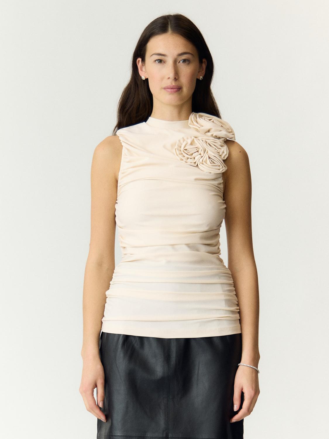 model_shot-front